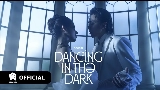 Vorschaubild des Videos DANCING IN THE DARK