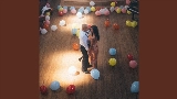 Vorschaubild des Videos Stranger (feat. Anthony Ramos)